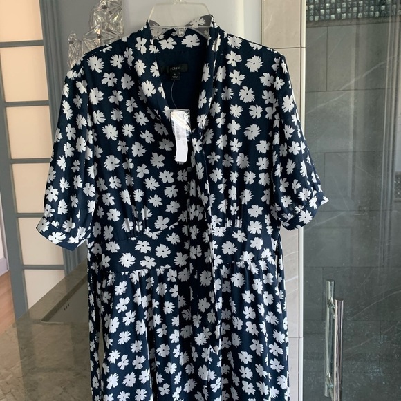 J. Crew Short-sleeve tie-neck dress in scattered daisies - Picture 7 of 12